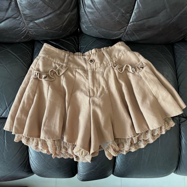 axes femme) lace trim flare shorts