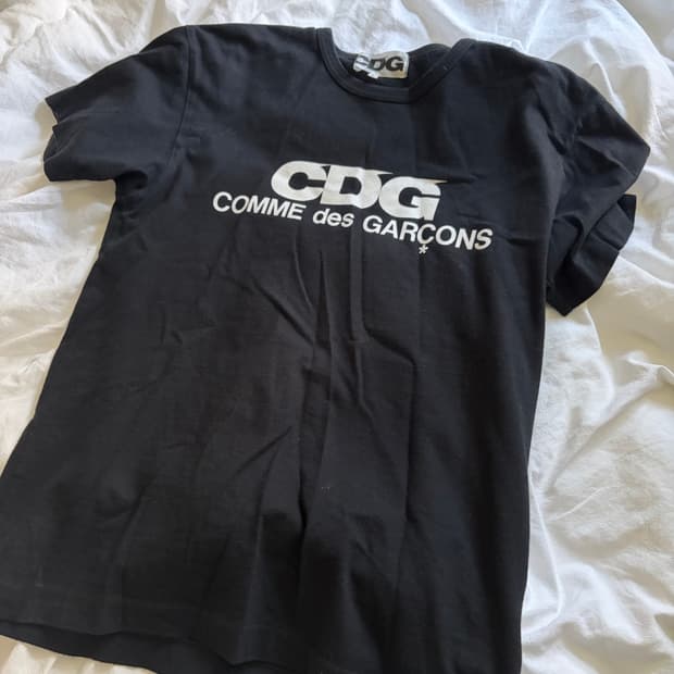 꼼데가르송 티셔츠