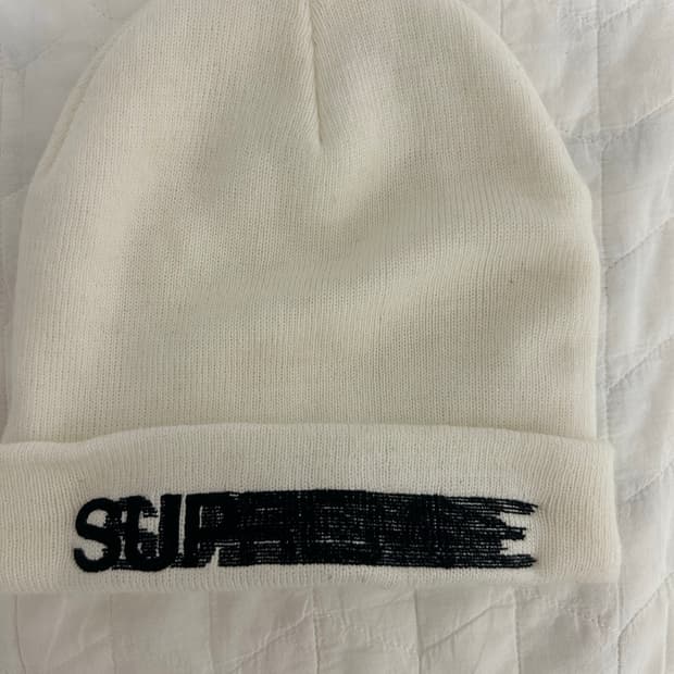 슈프림 모션 로고 비니 화이트 - 23SS