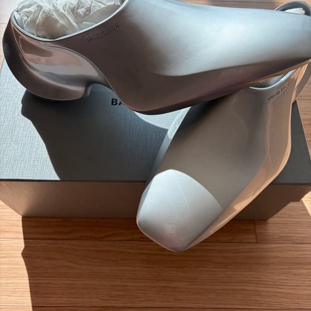 (42) 발렌시아가 스페이스 슈 실버