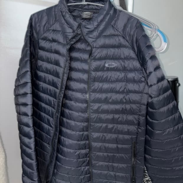 오클리 경량패딩 블랙 s