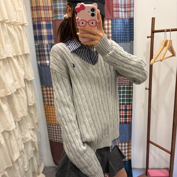 폴로 꽈배기 브이넥 니트