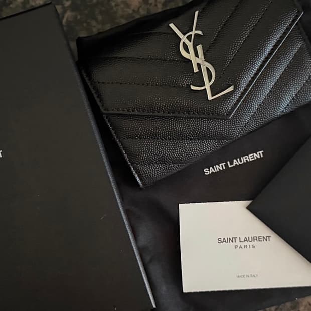 입생로랑 지갑 미사용 개봉만 했어요!!