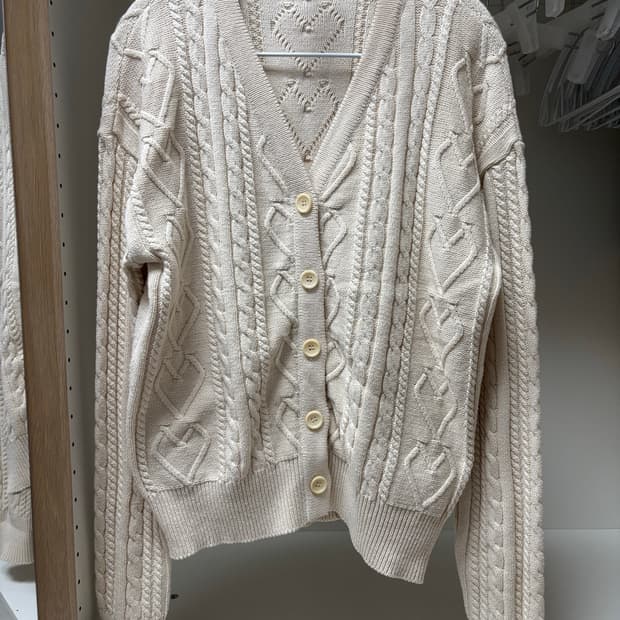 비터쉘즈 아이보리 하트 케이블 니트 가디건 2사이즈 모리걸