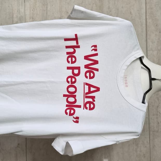 sacai 사카이 화이트 "We Are The People" 반팔티