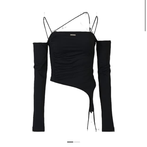 보헤미안서울 오프숄더 커프드 티셔츠 블랙