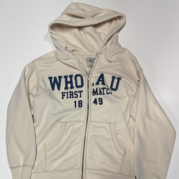 후아유 시그니처 패치 로고 아이보리 후드집업