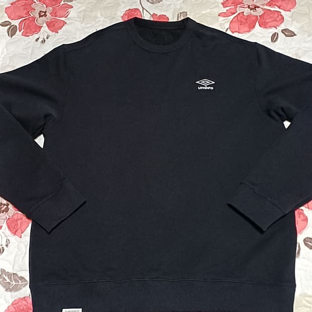 엄브로 맨투맨 실측115 가슴63 기장77