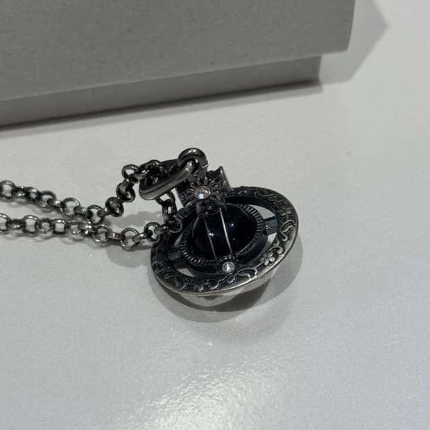 비비안웨스트우드 고딕 미니바스 블랙 팬던트 orb 목걸이