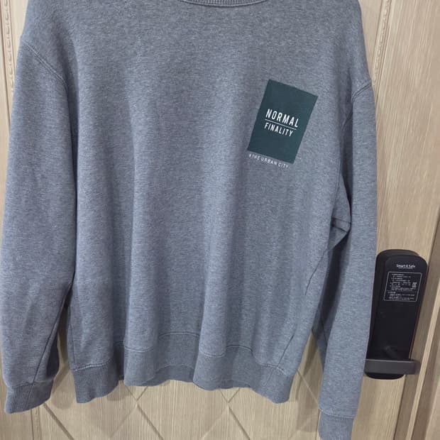 남성 회색맨투맨