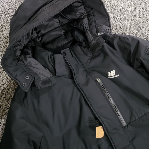 뉴발란스의 패딩 아우터