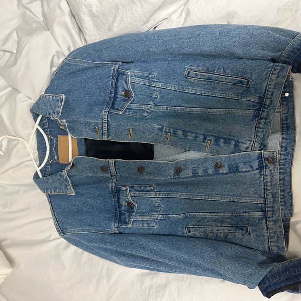 발렌시아가 숄더패드 데님자켓 