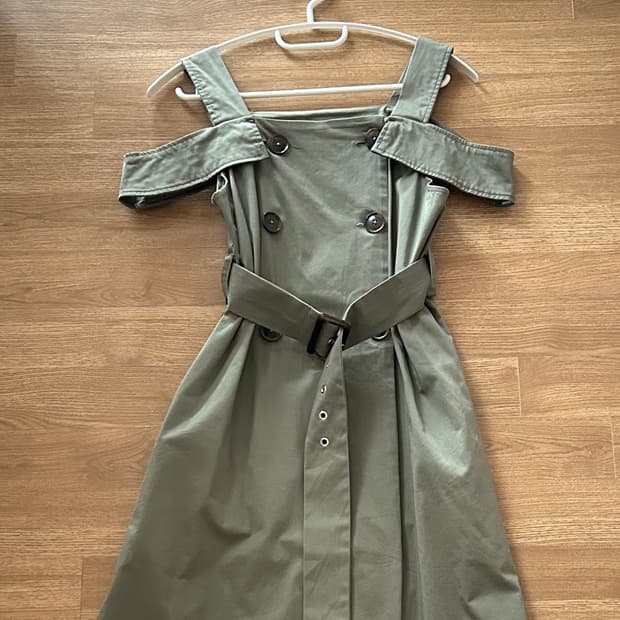 Chico(치코) 트렌치 오프숄더 원피스