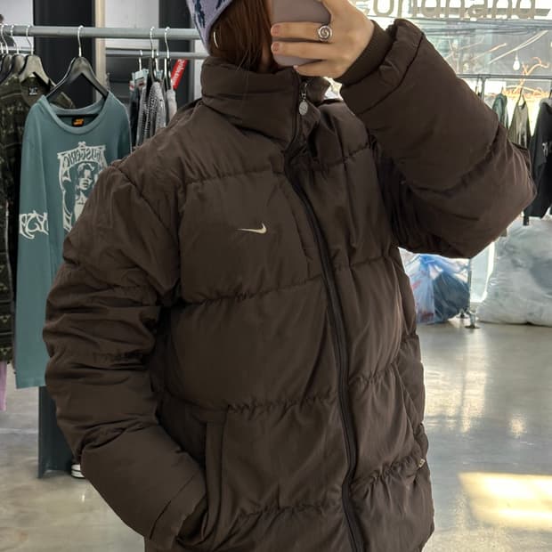 나이키 스우시 덕다운 초코바닐라 패딩 푸퍼자켓