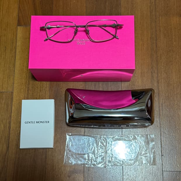 젠틀몬스터 아토믹 02 (변색 렌즈 브라운)