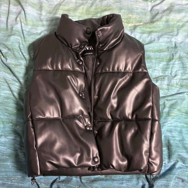 자라 유광가죽 조끼