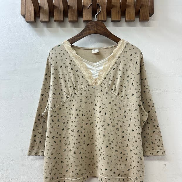 일본빈티지 모리걸 잔꽃 패턴 레이스 레이어드 티셔츠