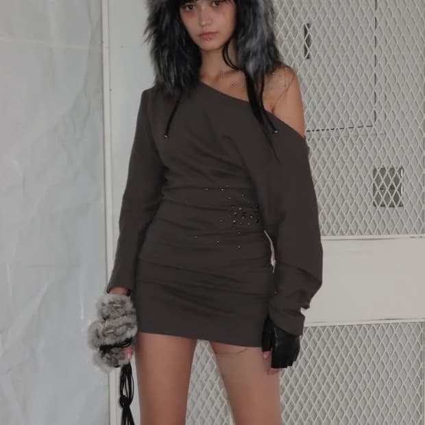 비엔프롬 STUDDED SLEEVE DRESS