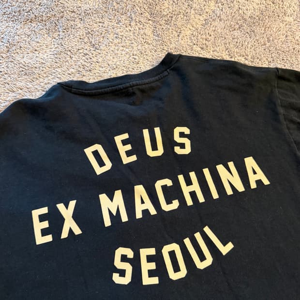 데우스 엑스 마키나 서울 롱슬리브 