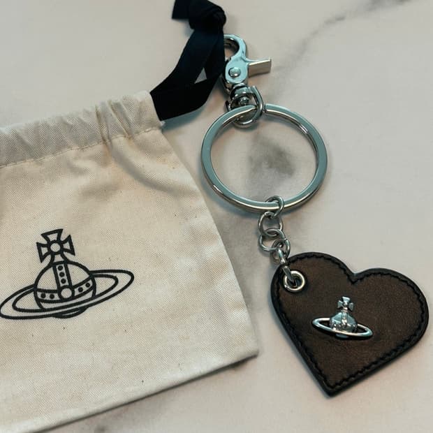 비비안웨스트우드 하트 키링 블랙