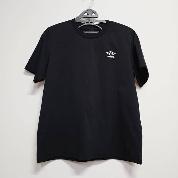 엄브로 반팔 티셔츠 블랙85