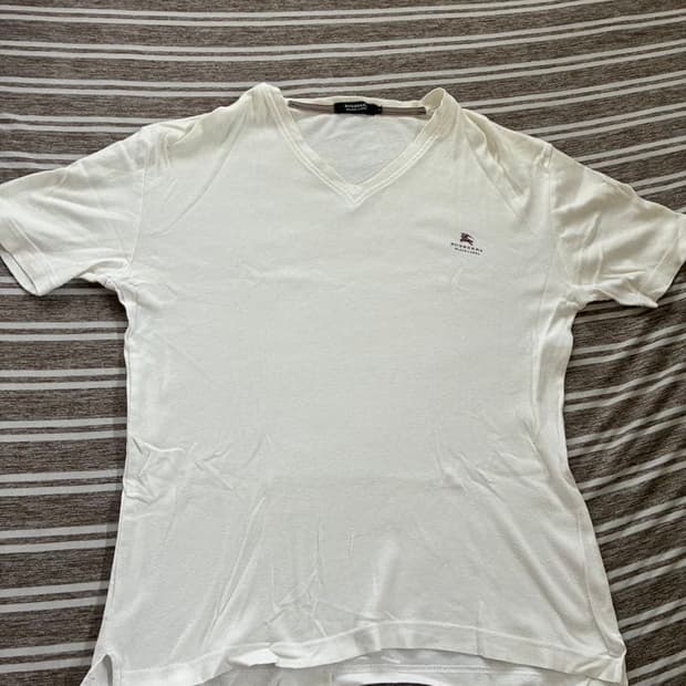 새상품) 버버리 블랙 라벨 브이넥 반팔 티셔츠 SIZE2