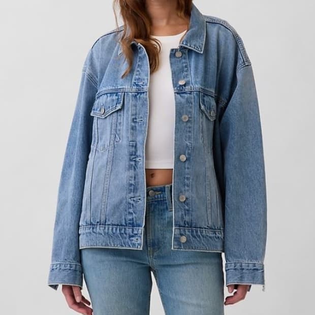 G A P Womans Icon Denim Jacket