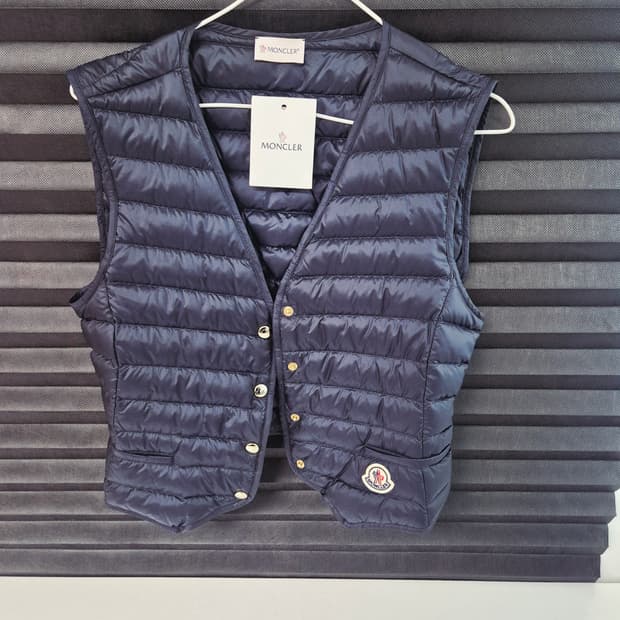 몽클레어 여성 조끼 패딩 네이비 사이즈 42 (최상급)