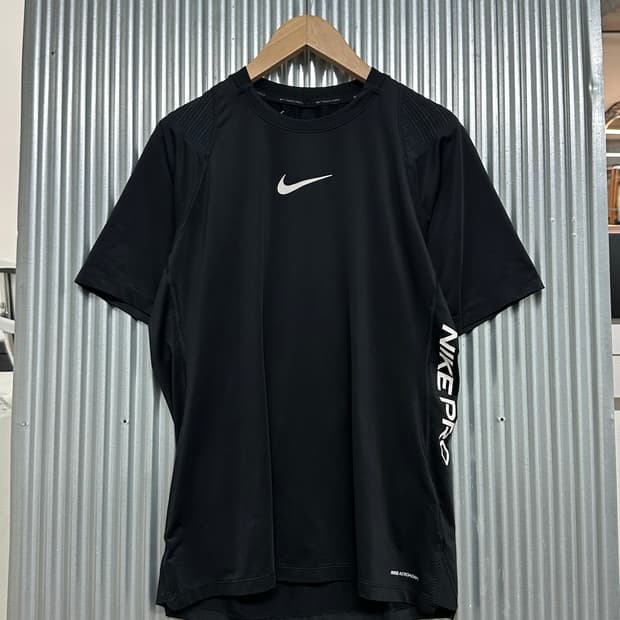 [L] 나이키 NIKE PRO 에어로어댑트 트레이닝 반팔 티셔츠 블랙