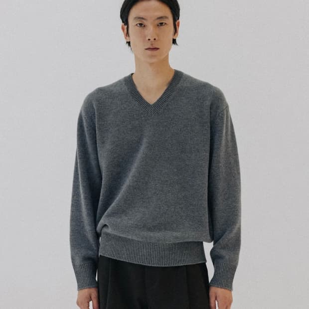 블랭크룸 브이넥 니트 3사이즈