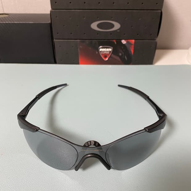 Oakely zero 0.4 squared