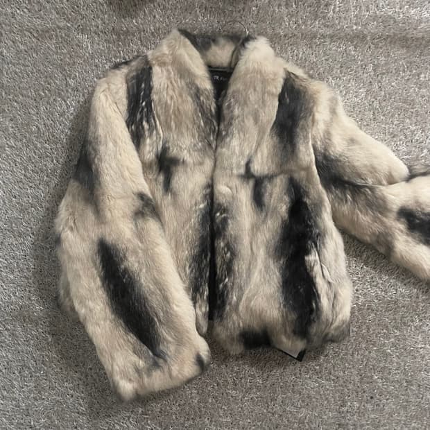 블랙 베이지 믹스 퍼자켓 십자가