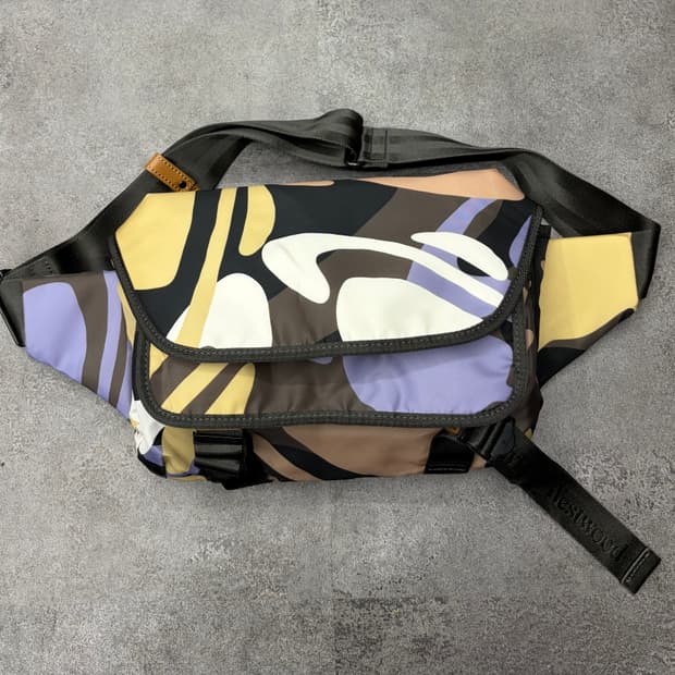 비비안웨스트우드 패턴 힙색 크로스백