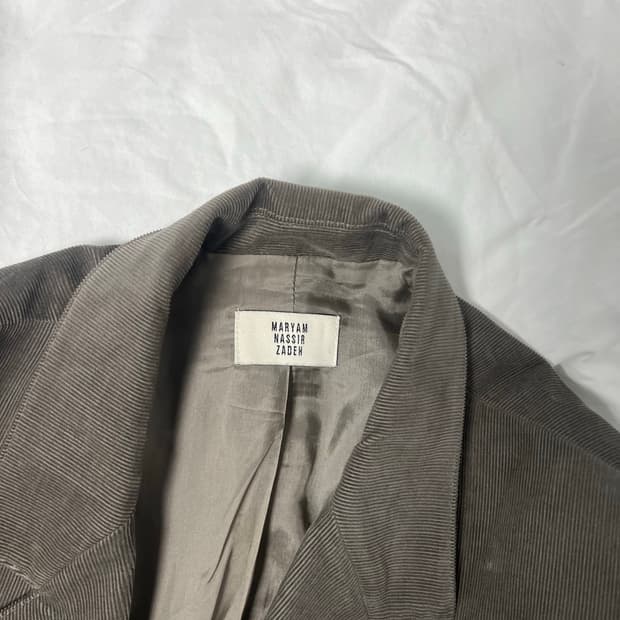 마리암 나시르자데 포커스 블레이저