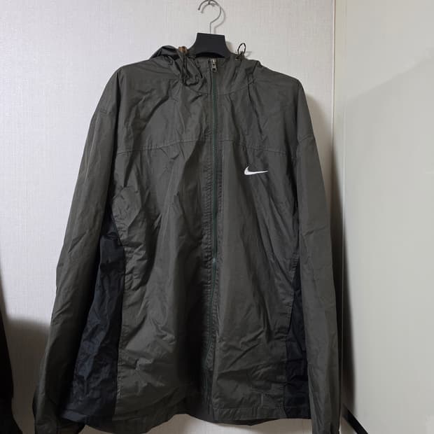 나이키 올리브색 후드 바람막이 XL