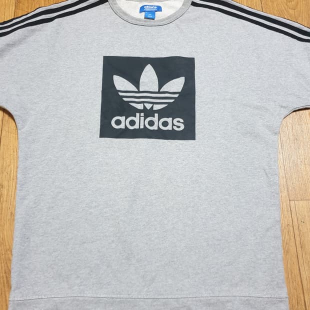 1230 아디다스 맨투맨티 110 사이즈입니다