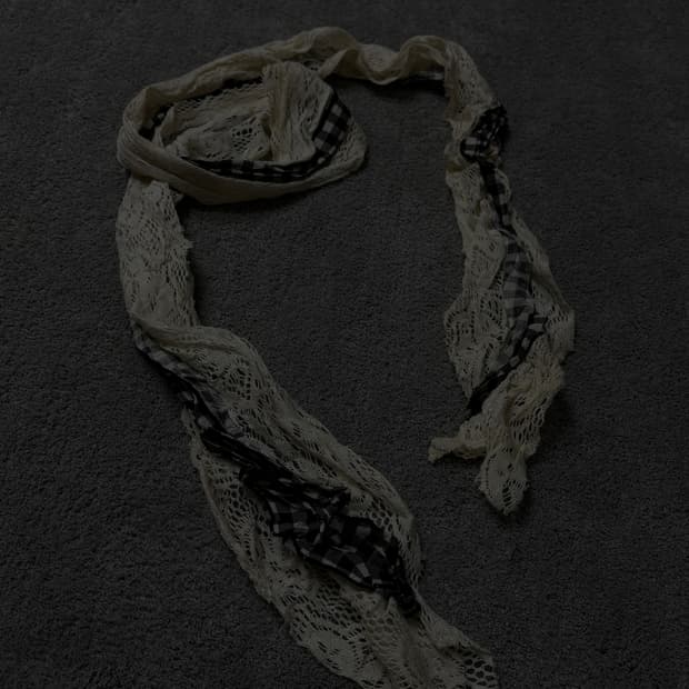 Vintage grunge mood slim scarf