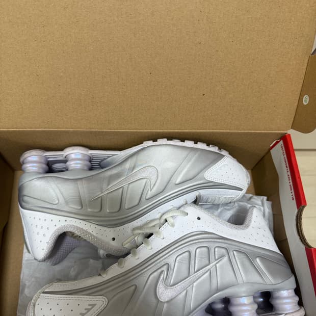 나이키 샥스 Nike shox r4 화이트 앤 매탈릭 245
