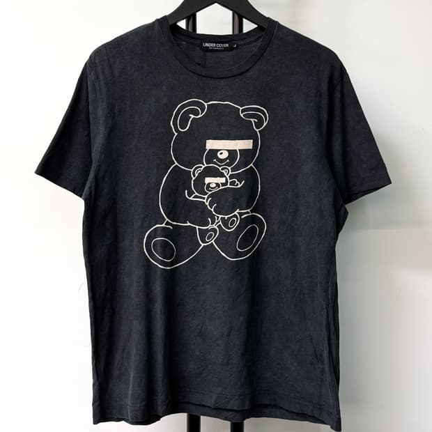 언더커버 베어 프린티드 티셔츠