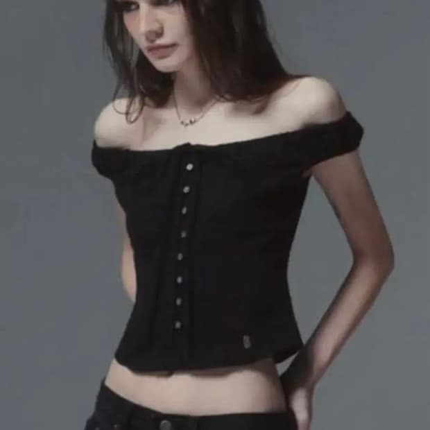 이네기 Faye strap blouse