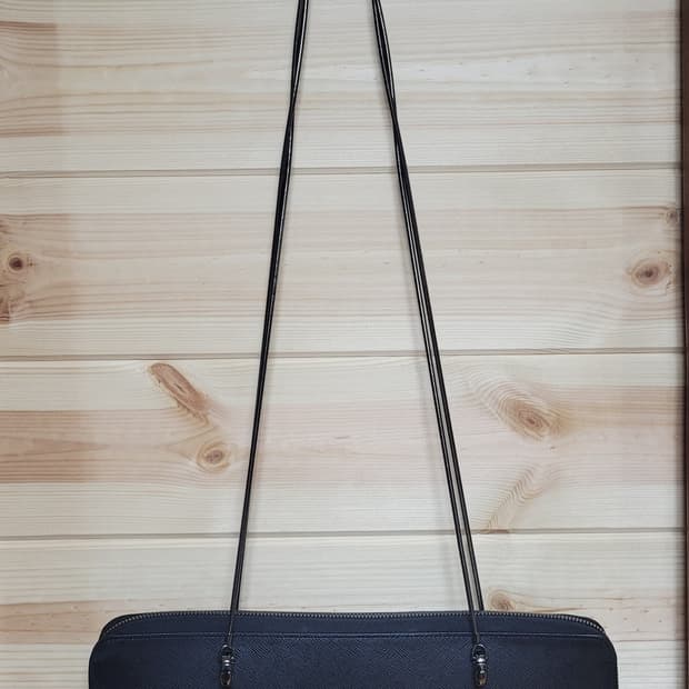 요지야마모토 디스코드 숄더백 프라다 사피아노 질감