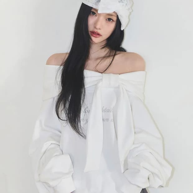 일리고 퓨어 보우 리본 오프숄더 맨투맨