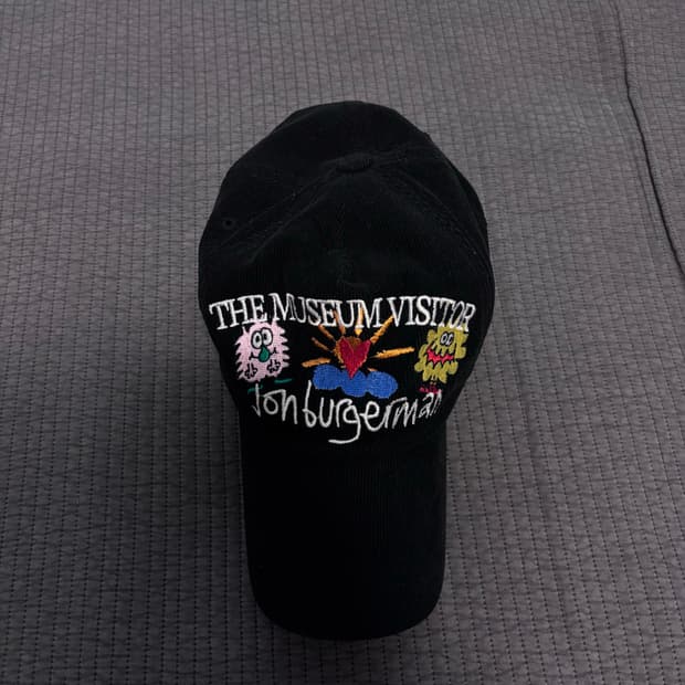 The Museum Visitor 존 버거캡