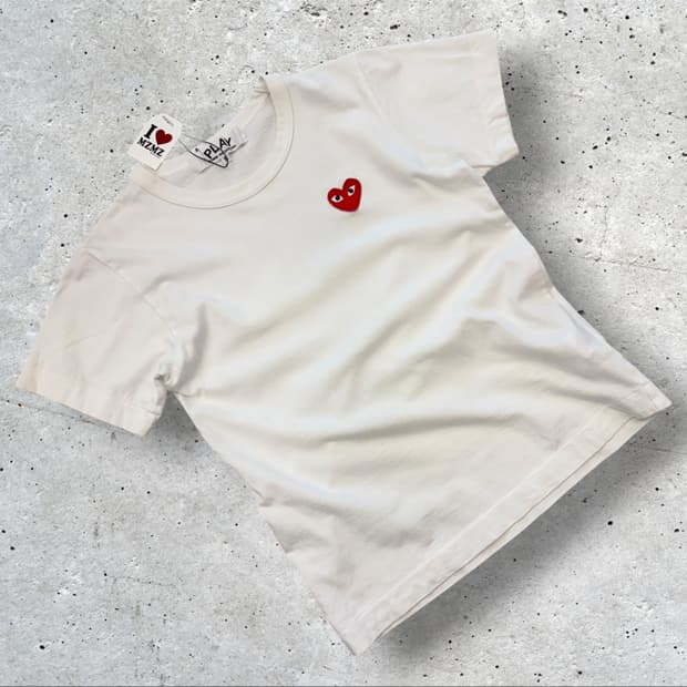 [S] 21s 꼼데가르송 레드와펜 반팔 티셔츠 화이트 B349