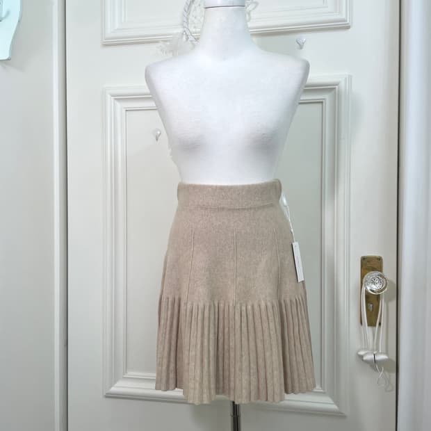 beige pleats point basic mini banding sk