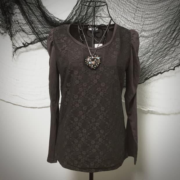 a.v.v brown lace detail shirring puff  T