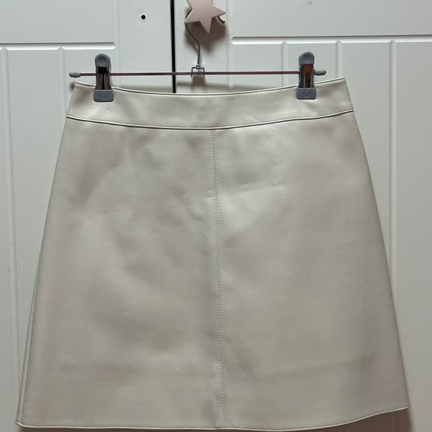 로엠 가죽 치마