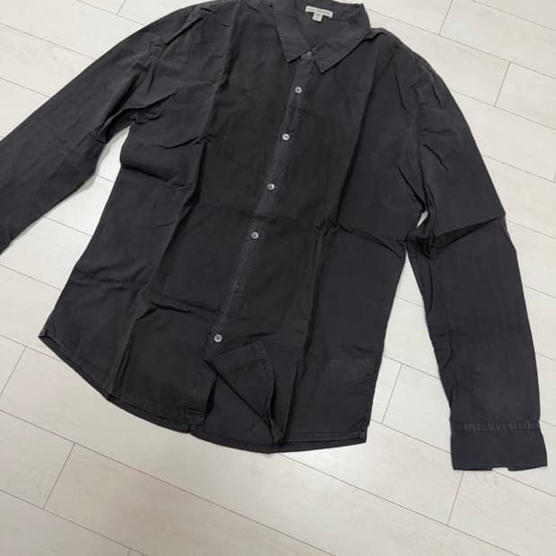 제임스펄스 셔츠 2 사이즈 블랙  상태 9.0/10  사진찍고 절대 안입