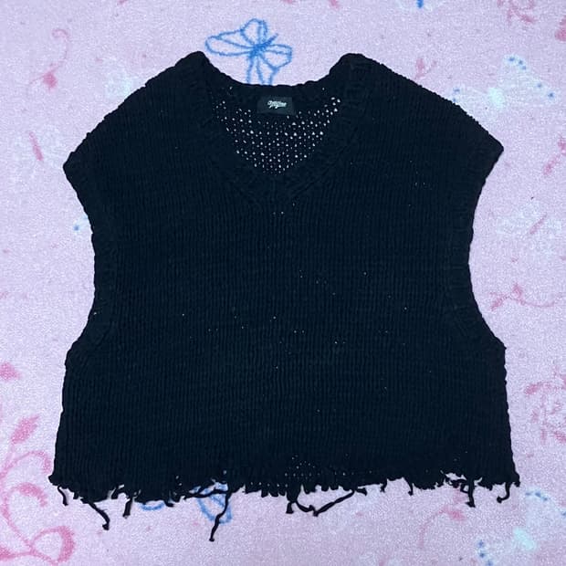 Black grunge knit vest