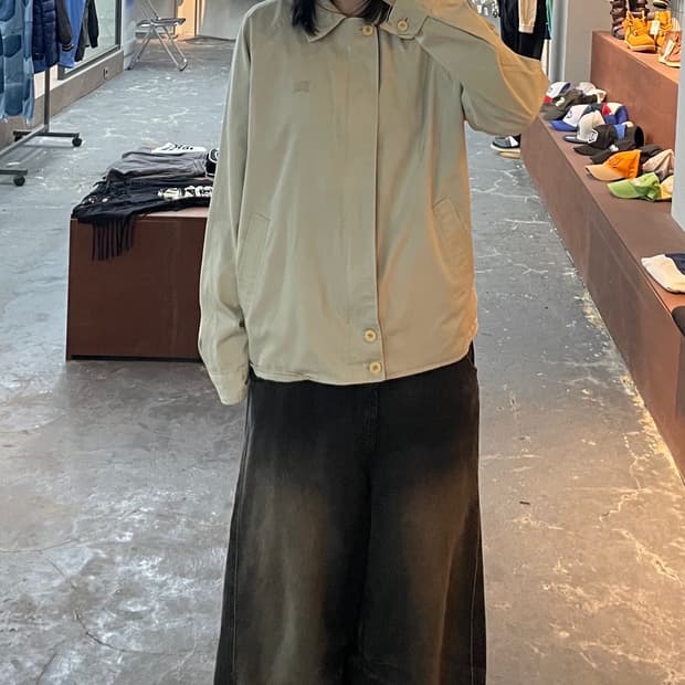 버버리 자수로고 베이지 카라넥 자켓 H1034